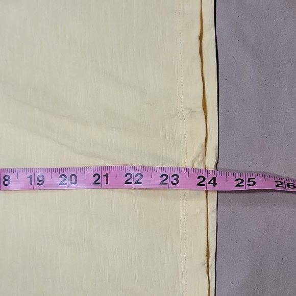 Chico's Size 1 Butter Yellow Slub Cotton Peek a Boo Button Shoulder T Shirt - Picture 10 of 13